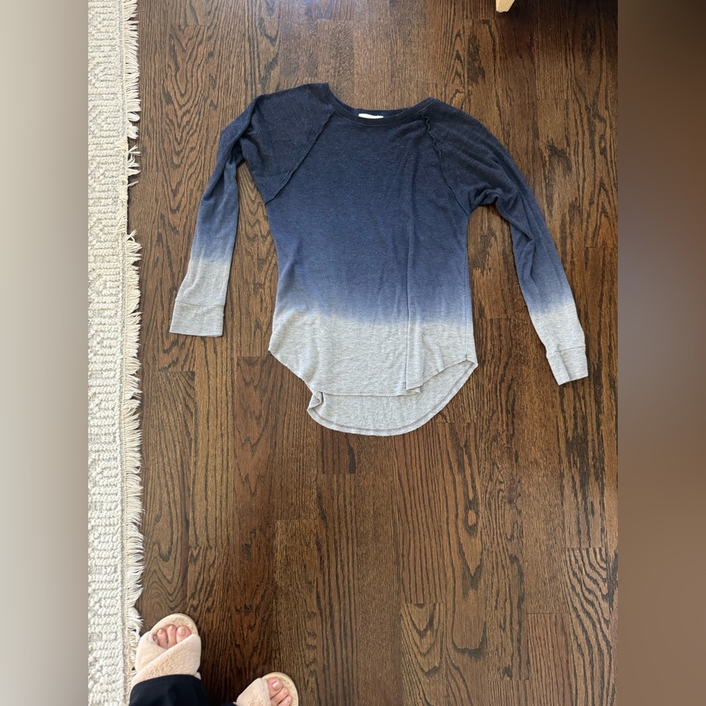 Two toned basic blouse - Picture 3 of 3
